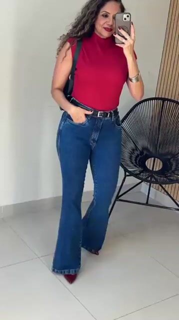 Vídeo de Calça Jeans Lavagem Média Flare Tania