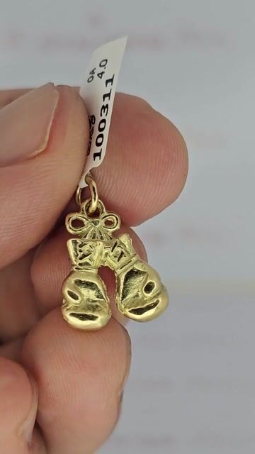 Video de Dije Oro 18k Guantes De Box Pulido Joyas Center C2201