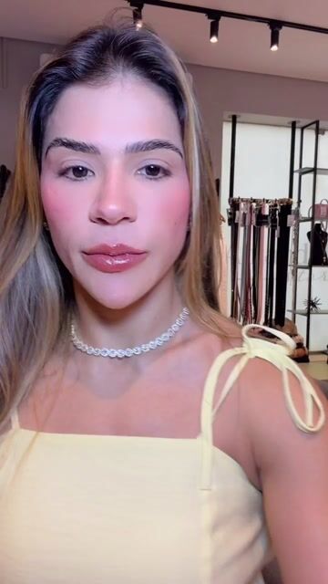 Vídeo de Conjunto de Bata e Shorts