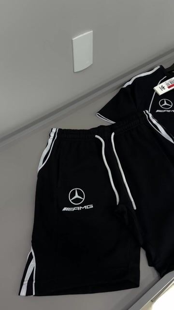 Vídeo de CONJUNTO ADIDAS MERCEDES - AMG PETRONAS FÓRMULA ONE TEAM MECHANIC PRETO