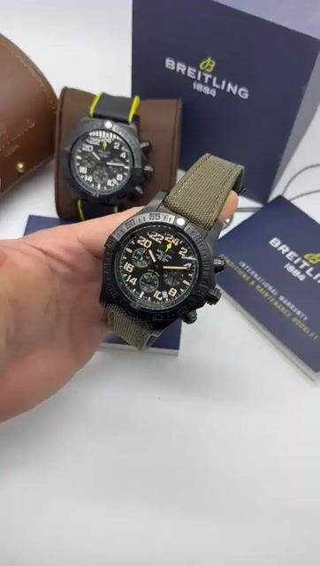 Video de Breitling Avenger Hurricane 50mm - Aço black/Mostrador Preto - Nylon