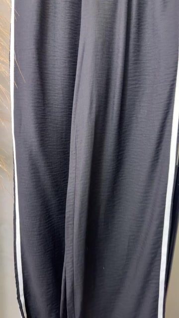 Video de Calça de Viscose com Faixa Lateral