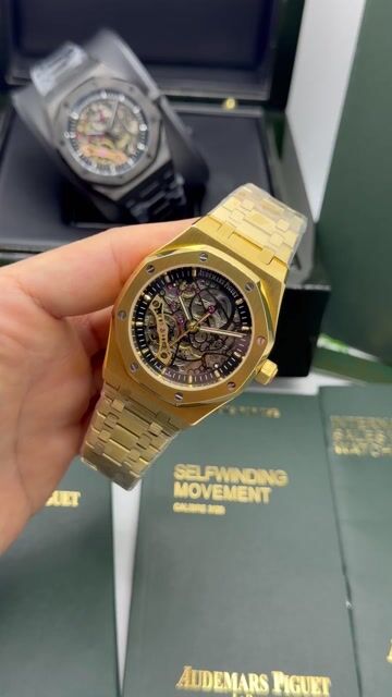 Video de Audemars Piguet Royal Oak Double 42mm - AÇO DOURADO/MOSTRADOR SKELETON PRETO