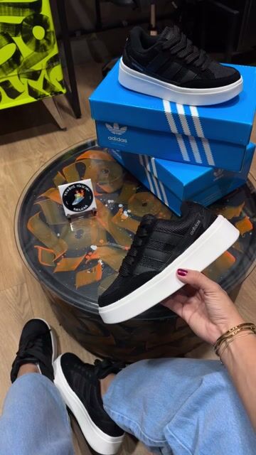 Vídeo de Adidas Wcard