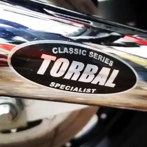 Video de ESCAPE 4x1 (2.5") - CBX 750 FOUR