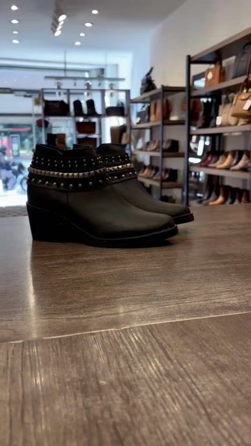 Video de SOLEMNIA SHOES