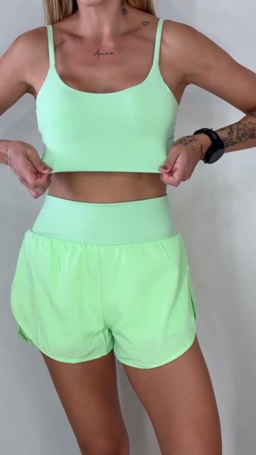 Vídeo de Conjunto Short Duplo Corre Verde Lima