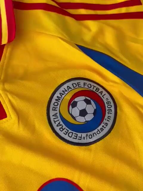 Video de CAMISETA RUMANIA 2000 TITULAR HAGI 10