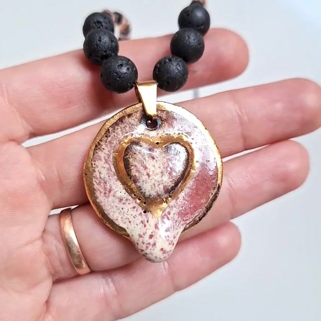 Video de Collar corazón lava
