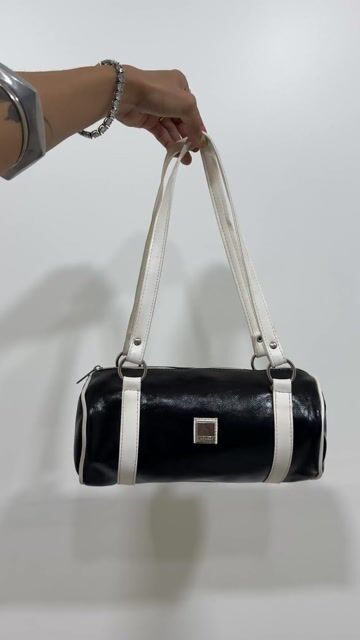 Vídeo de BOLSA CILINDRO PRETO E BRANCO •