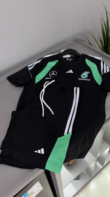 Vídeo de CONJUNTO ADIDAS MERCEDES/ PETRONAS REF 01/10 PRETO
