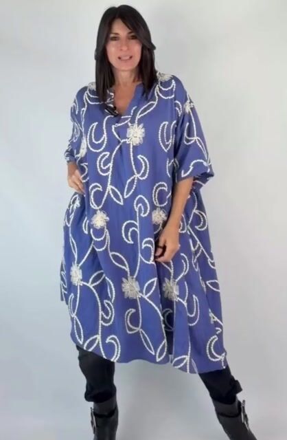 Video de Vestido Loren crepé bordado