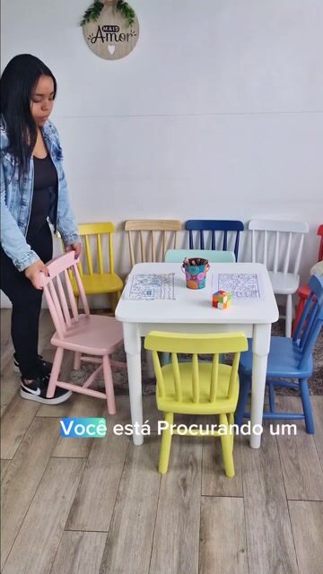 Vídeo de Mesa Infantil Espanha Quadrada De Madeira Colorida Resistente Creche