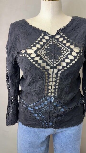 Video de Blusa de Algodão com Renda Vazada e Manga 7/8