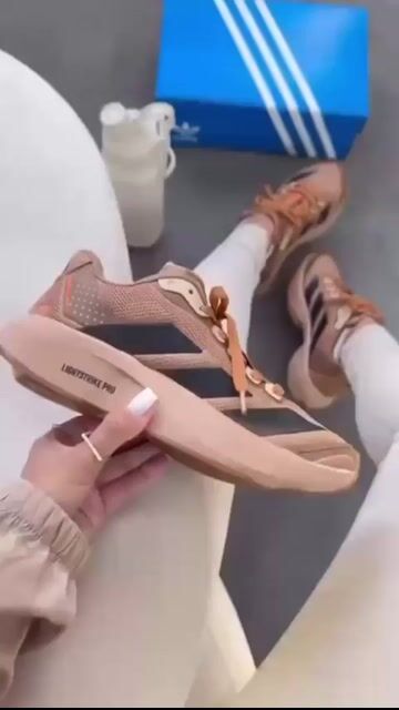Vídeo de Tênis Adizero Marrom - Unissex