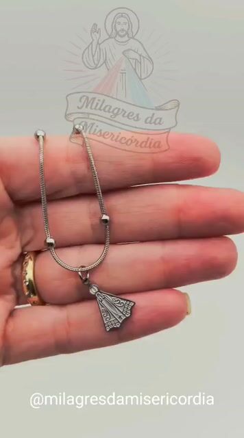 Video de Pulseira delicada prateada pingente Nossa Senhora Aparecida- inox