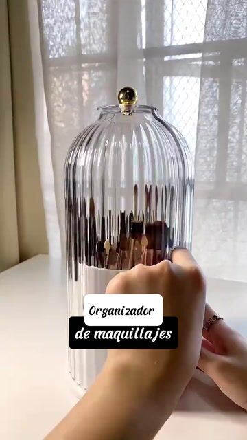 Video de Organizador Giratorio Porta Brochas Maquillaje Circular 360 Con Tapa Acrílico Transparente Cosméticos Estuche Exhibidor Base Antideslizante Tocador Ba