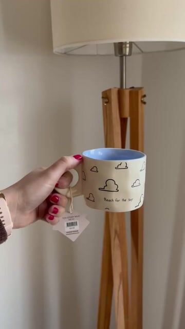 Video de TAZA MUG TOY STORY NUBES 310 ml - DISNEY