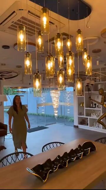 Vídeo de Lustre com Tubos e Base Oval Preto Nobile