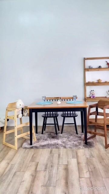 Vídeo de Cadeira Bebe Infantil Criança Madeira Restaurante Refeição