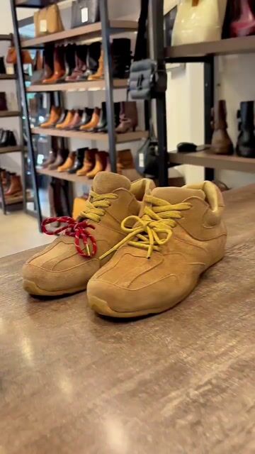 Video de SOLEMNIA SHOES