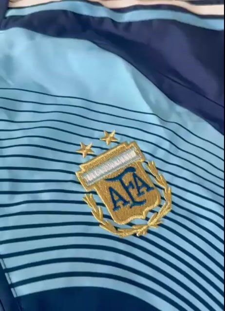 Video de Campera RETRO Argentina 2006 Azul IMPORTADA