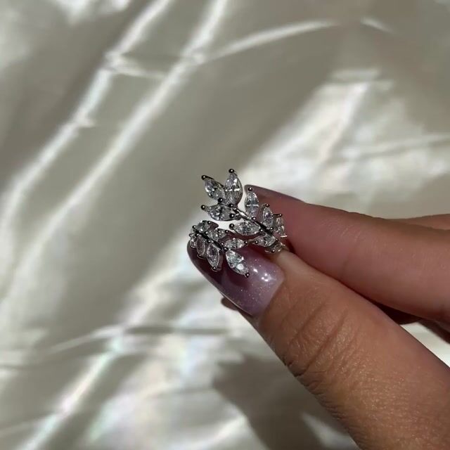 Video de Anel Charlote · Prata 925 · Ajustável · Design Floral