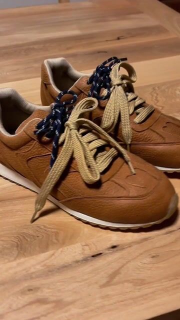 Video de SOLEMNIA SHOES