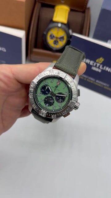 Video de Breitling Avenger Chronograph 44mm - AÇO/MOSTRADOR VERDE - NYLON