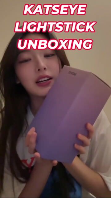 Video de Katseye Official Lightstick - Palo De Luz