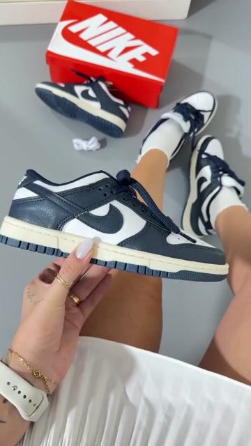 Video de Nike SB Dunk Low Marinho/Branco