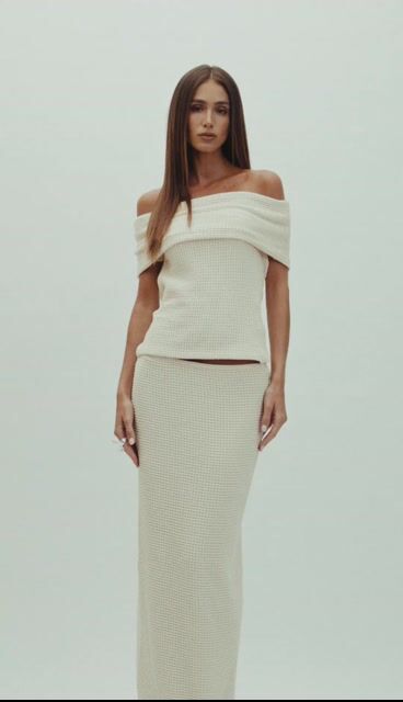 Video de CONJUNTO COM AMARRAÇÃO BLUSA/SAIA GRETA