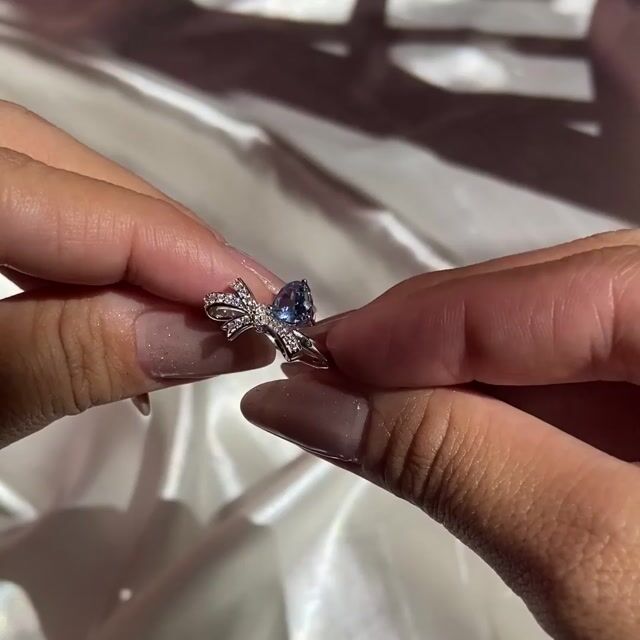 Video de Anel Marina · Prata 925 · Azul · Design Laço Cravejado