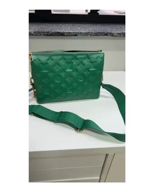 Vídeo de Bolsa Louis Vuitton Coussin Pm Em Couro Verde