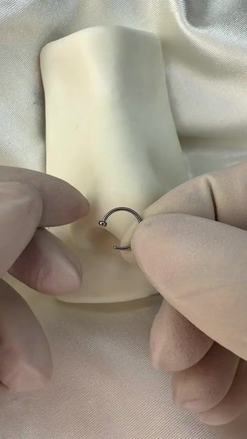 Vídeo de Argola nostril 0.8x8 - Titânio natural