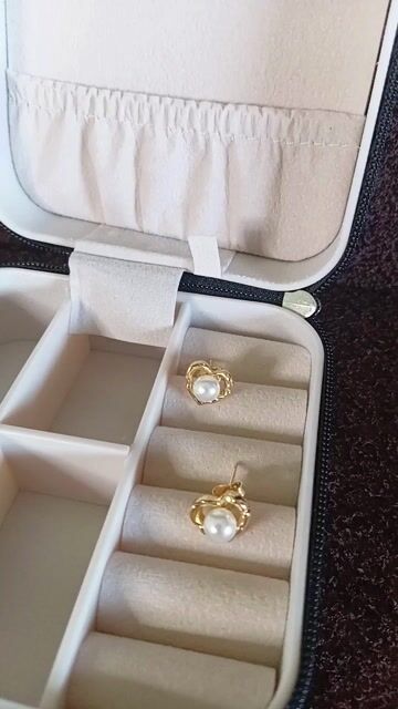 Vídeo de Brinco Coração com Pérola Banhado a Ouro 18K