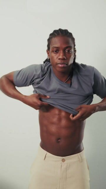 Video de SER BASICS | Ropa de hombre básica y de calidad