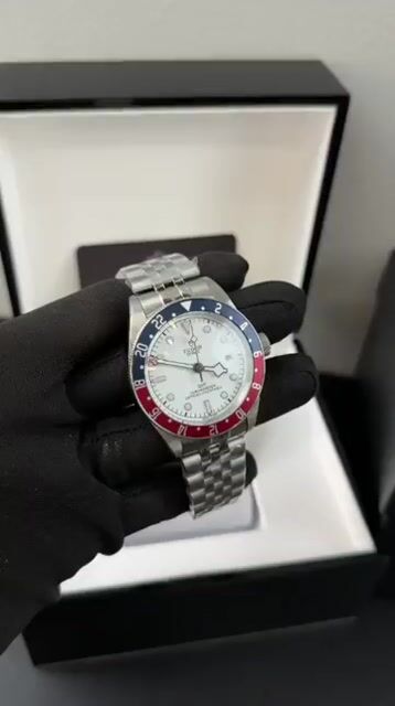 Video de Tudor Black Bay GMT Pepsi - 41mm