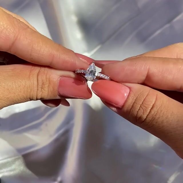 Video de Anel Dani · Prata 925 · Pera · Solitário · Aro Cravejado