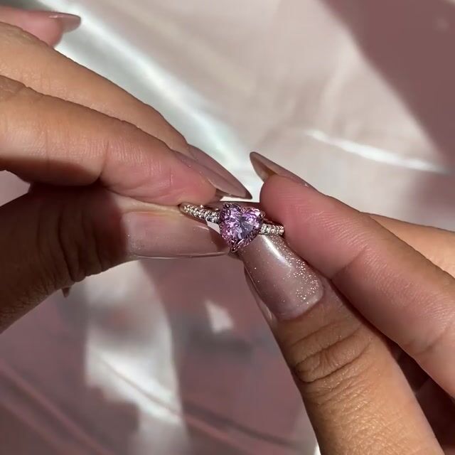 Video de Anel Vitória · Prata 925 · Coração Rosa 2ct · Solitário · Aro Cravejado