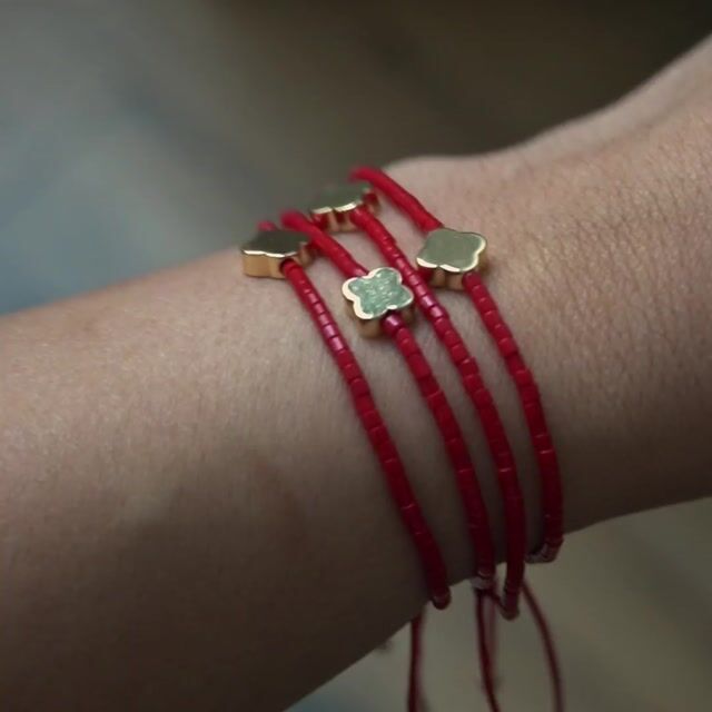 Video de (AP-18) SET DE 4 PULSERAS FLOR - DELICAS ROJAS