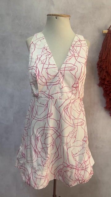 Video de Vestido Off White Curto Desenhos Esboço Rosa Animale 38