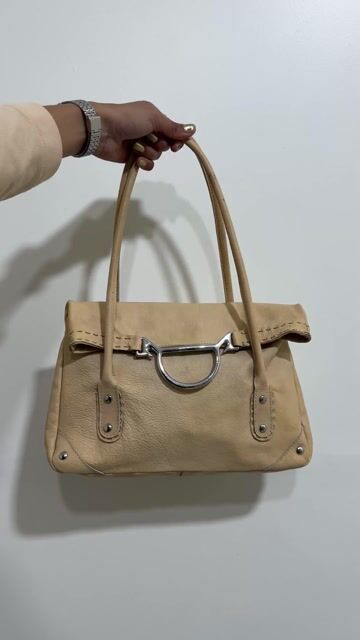 Vídeo de BOLSA DOBRADURA CREME COURO LEGÍTIMO •