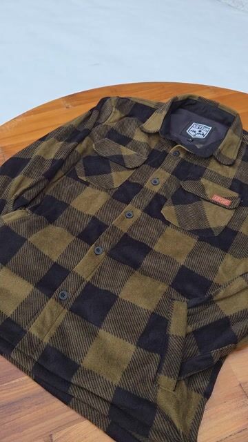 Video de Camisa de Polar Unisex - Mostaza y Negro