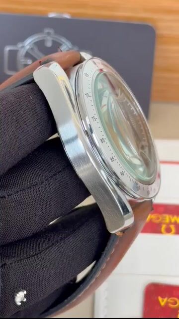 Video de Omega Speedmaster 47mm - AÇO/MOSTRADOR PRETO - COURO