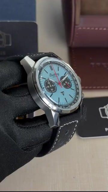 Video de Breitling Top Time B01 Triumph 41mm - AÇO/MOSTRADOR AZUL - COURO