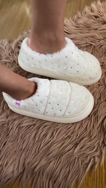 Video de PANTUFLON POLAR C/TALON ESTRELLAS (PR30031)