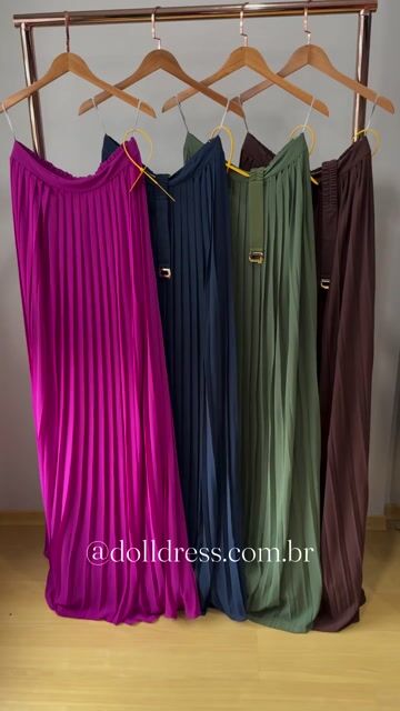 Vídeo de Vestido de Festa Longo Azul Marinho Amplo Chiffon Plissado – Mirella