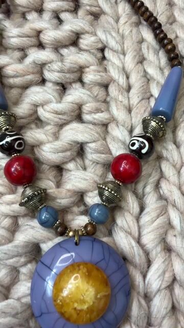 Video de Colar de resina com mandala boho