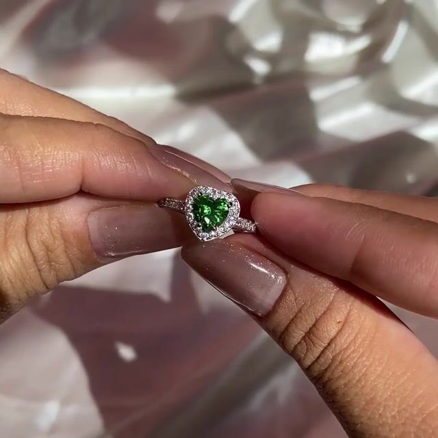 Video de Anel Jade · Prata 925 · Coração Verde 1ct · Solitário · Halo
